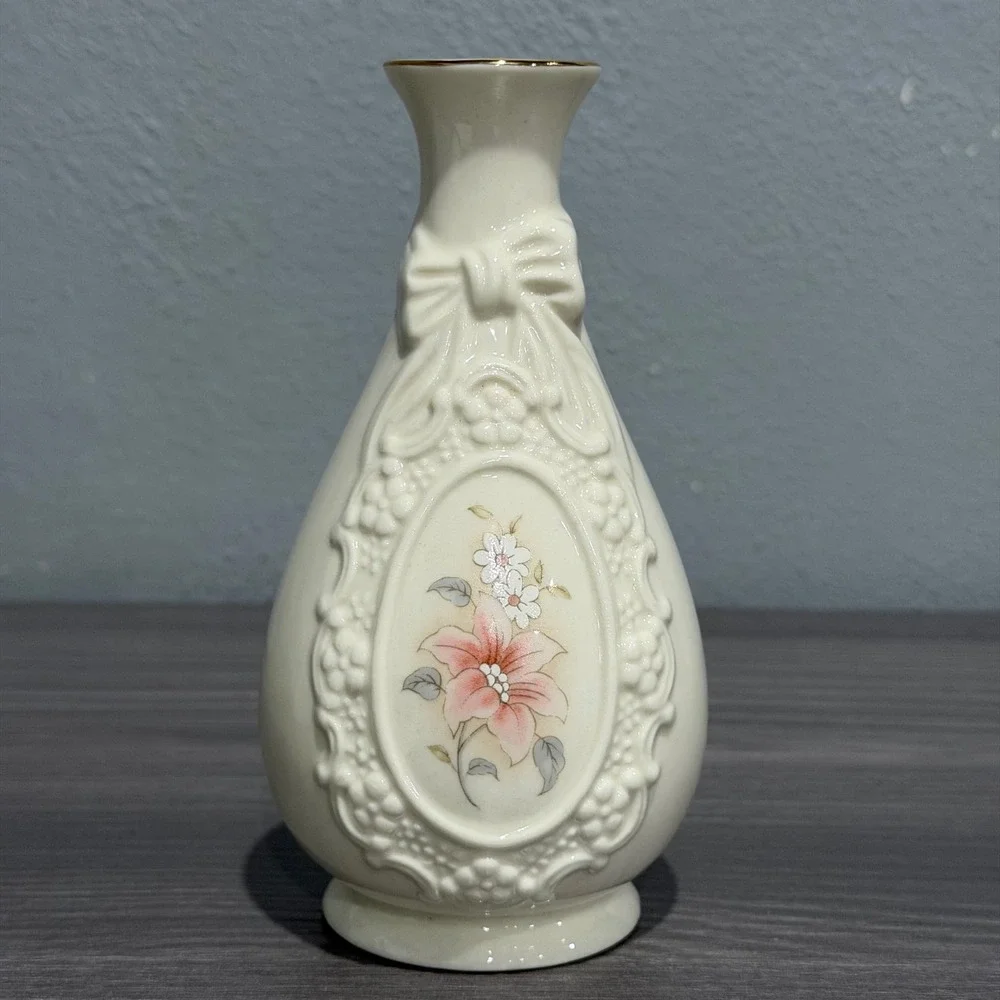 Royal Heritage Cameo Ribbon Vase Ivory Porcelain Floral Gold Trim 6